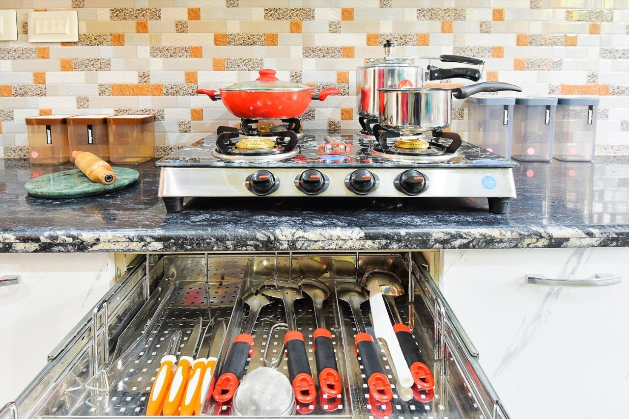 Bedchambers Medicity Serviced Apartments In Gurgaon Eksteriør billede