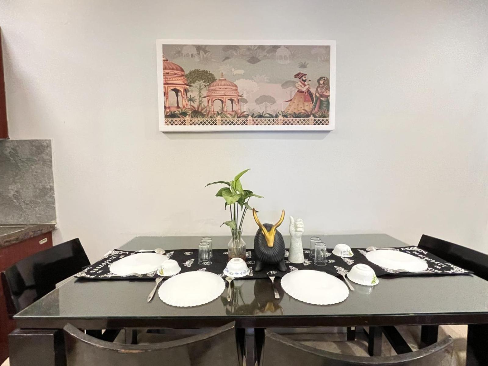 Bedchambers Medicity Serviced Apartments In Gurgaon Eksteriør billede